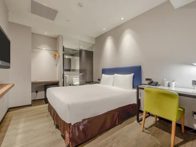CHECK inn Taipei Xinyi-Standard Double Room without Window-1