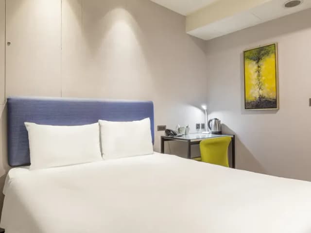 CHECK inn Taipei Xinyi-Standard Double Room without Window-7