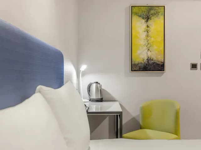 CHECK inn Taipei Xinyi-Standard Double Room without Window-9