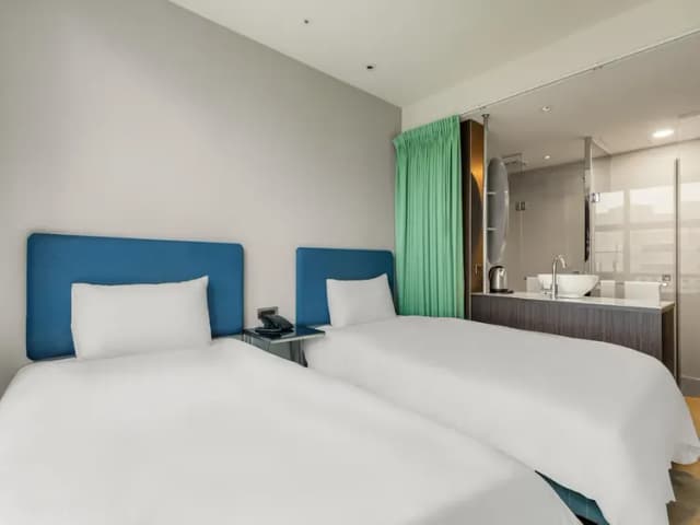 CHECK inn Taipei Xinyi-Deluxe Twin Room with 101 View-6