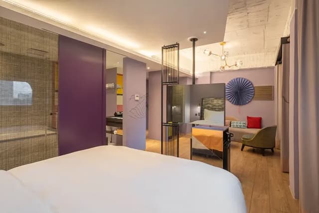 Check inn Hive-Deluxe Double Suite-2