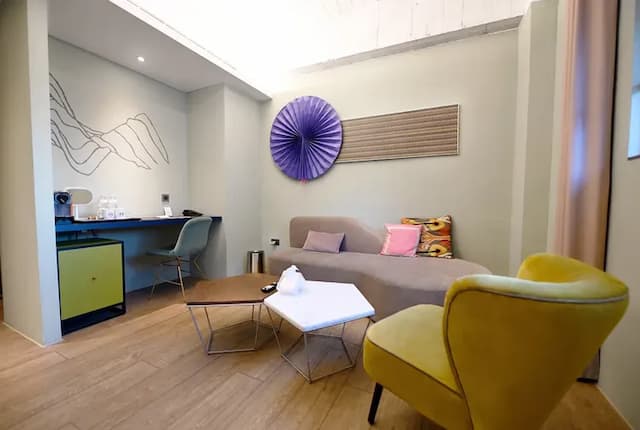 Check inn Hive-Deluxe Double Suite-4