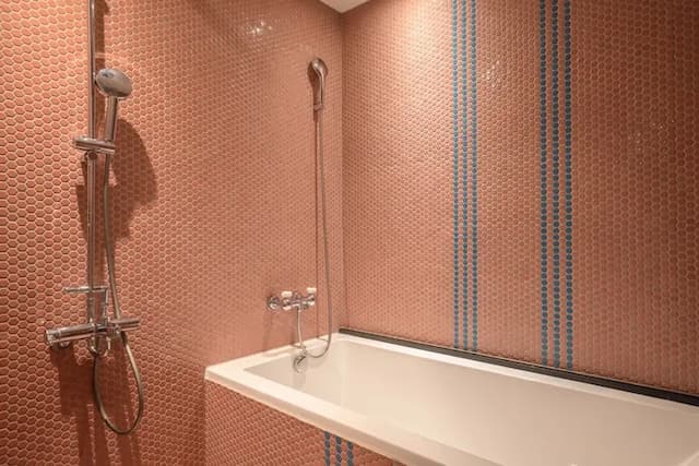 Check inn Hive-Deluxe Quadruple Room-5