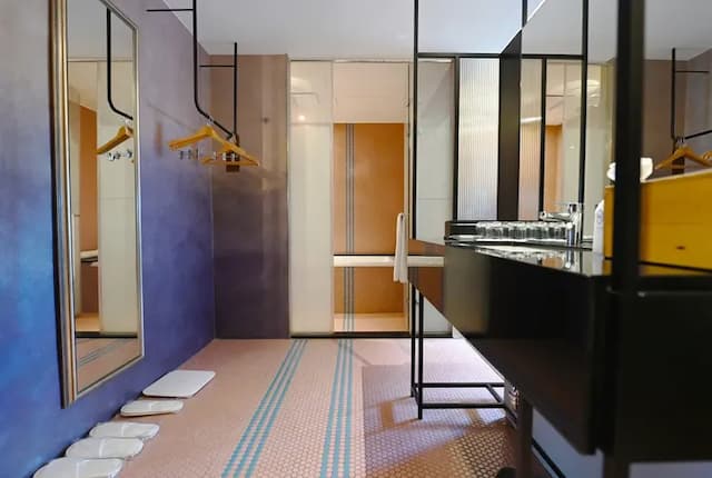 Check inn Hive-Deluxe Quadruple Room-3