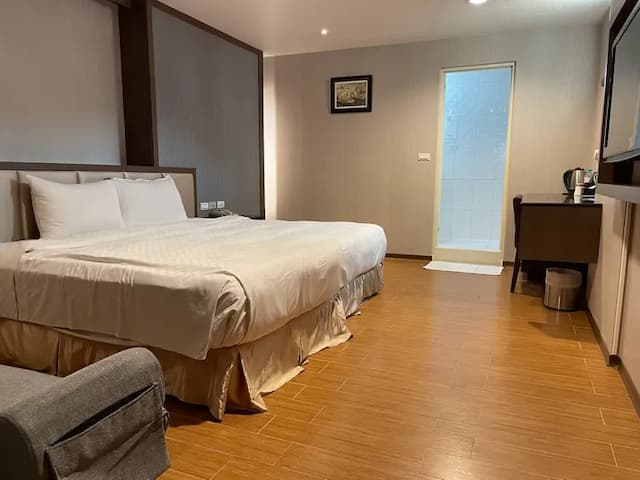 花鄉商旅 (花鄉旅館連鎖-左營店)-(D) 標準大床房-1