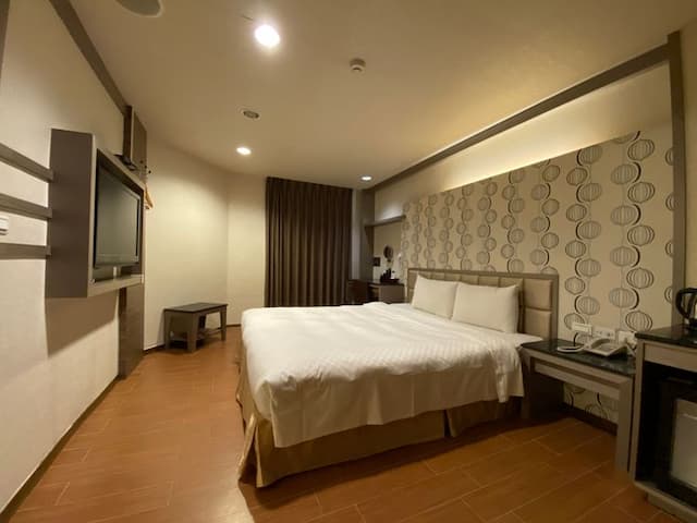 花鄉商旅 (花鄉旅館連鎖-左營店)-(B/E) 豪華客房-3