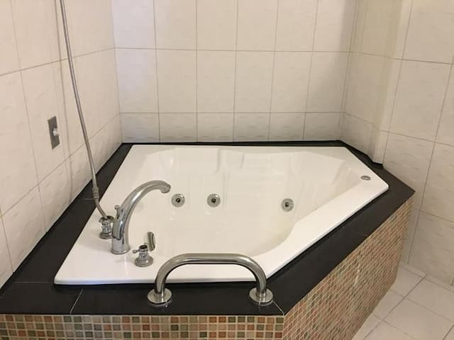 花鄉商旅 (花鄉旅館連鎖-左營店)-(B/E) 豪華客房-7