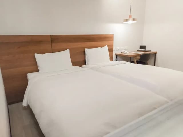 CHECK inn Express Taipei Station-Standard Twin Room without Window-4