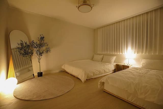 勞拉之家｜8分鐘到上水站 10分鐘到弘大商圈-10人房（ 最多10人入住，一廳四室 ）-1