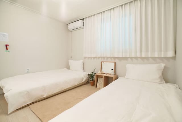 勞拉之家｜8分鐘到上水站 10分鐘到弘大商圈-10人房（ 最多10人入住，一廳四室 ）-5