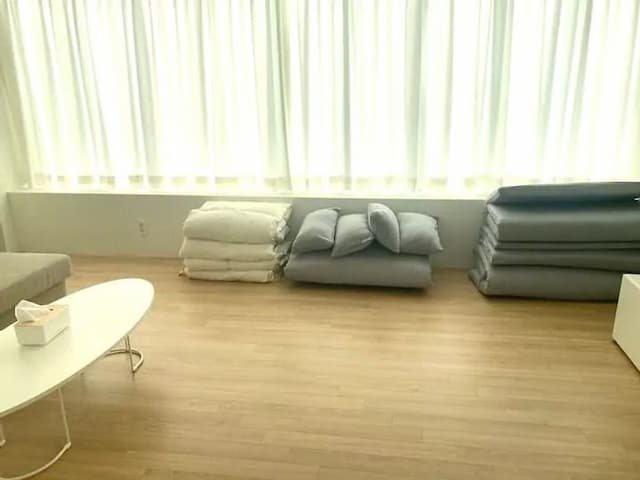 三樓（六人以上預訂時為額外客人）被褥套組（四套）