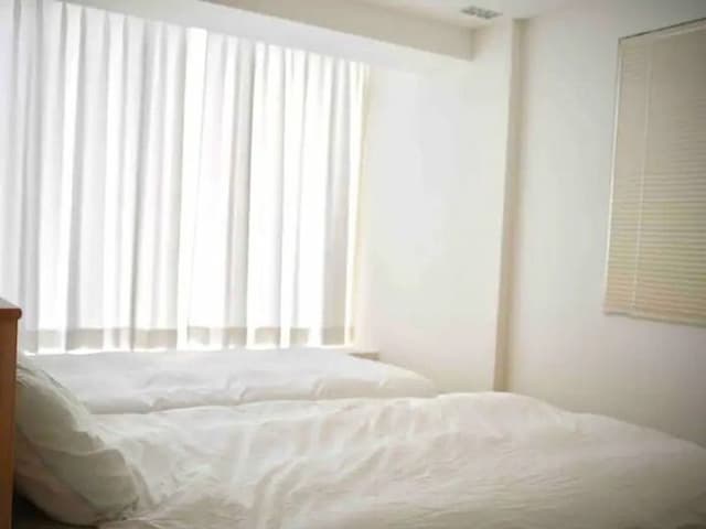 三樓房間，兩張單人床