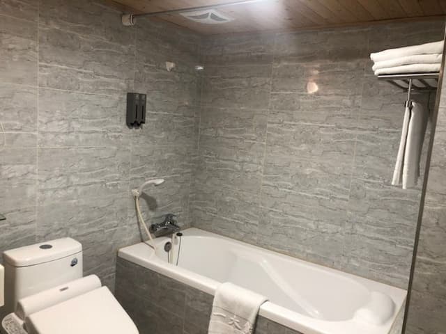 유나이트 호텔-Superior Triple Room-6