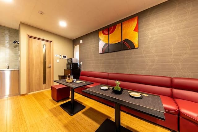 ユニークなカラオケ付き宿/2LDK+ロフト/50㎡/ Max5名/日比谷線三ノ輪駅徒歩900m-貸し切りmax4人-5