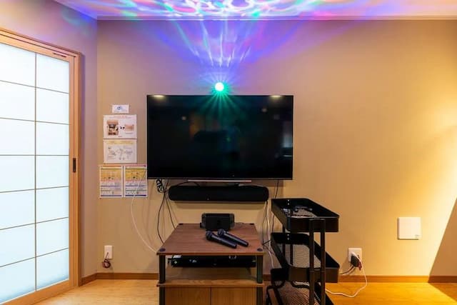 ユニークなカラオケ付き宿/2LDK+ロフト/50㎡/ Max5名/日比谷線三ノ輪駅徒歩900m-貸し切りmax4人-6