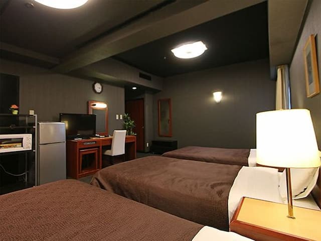 Hotel Livemax Budget Yokohama Tsurumi-Triple Room, Smoking-4