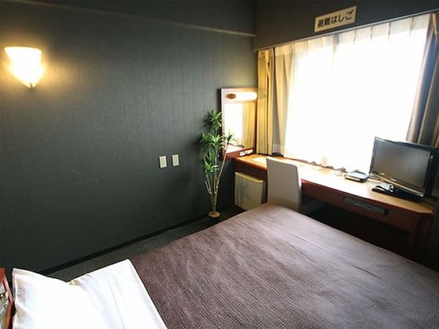 Hotel Livemax Budget Yokohama Tsurumi-Double Room Smoking-4