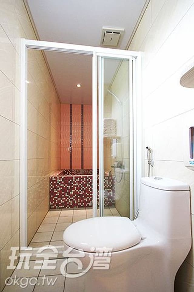 夕陽紅渡假莊園-園景六人房-9