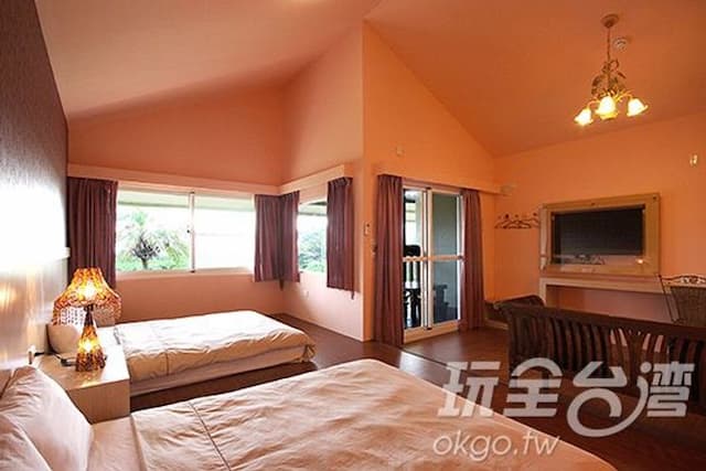 夕陽紅渡假莊園-園景四人房-2