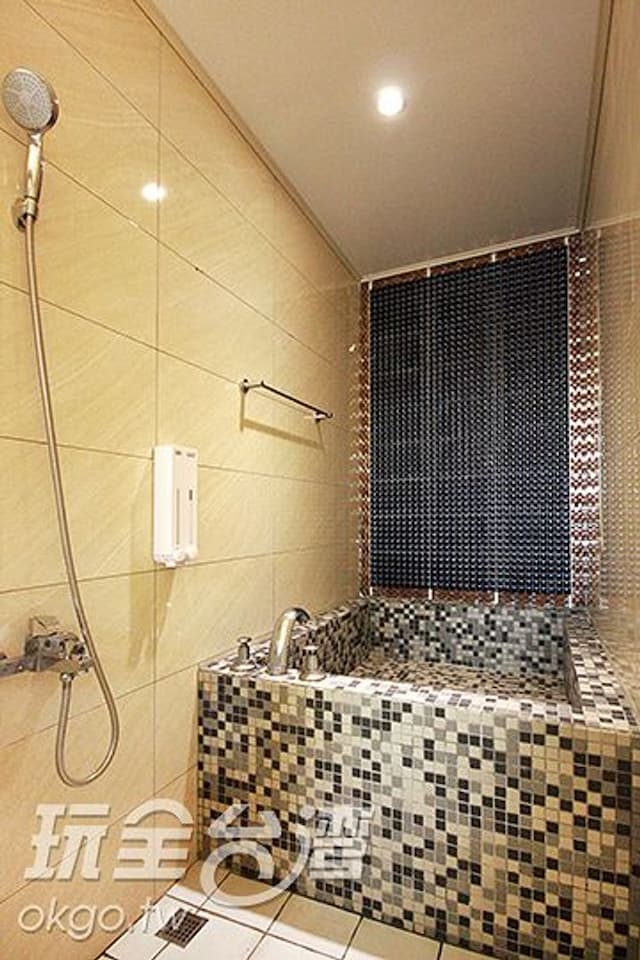 夕陽紅渡假莊園-園景四人房-10