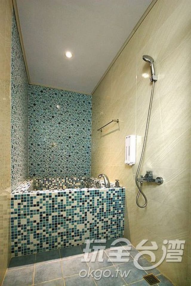 夕陽紅渡假莊園-園景四人房-5