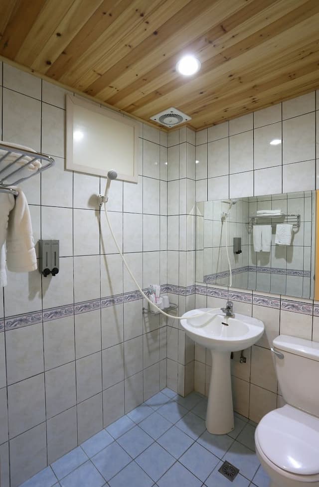 Oak Garden Hostel-Double room, two small beds-6