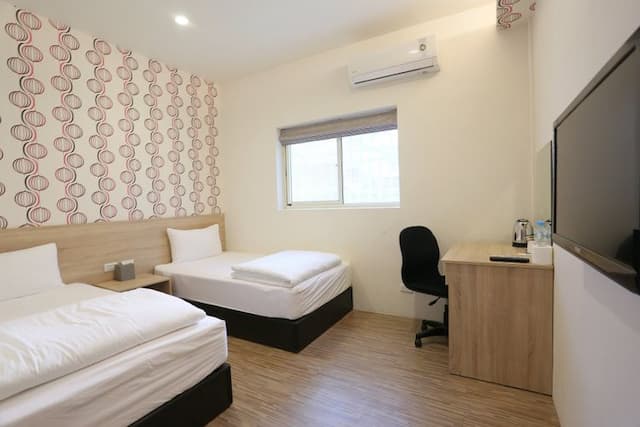 Oak Garden Hostel-Double room, two small beds-4