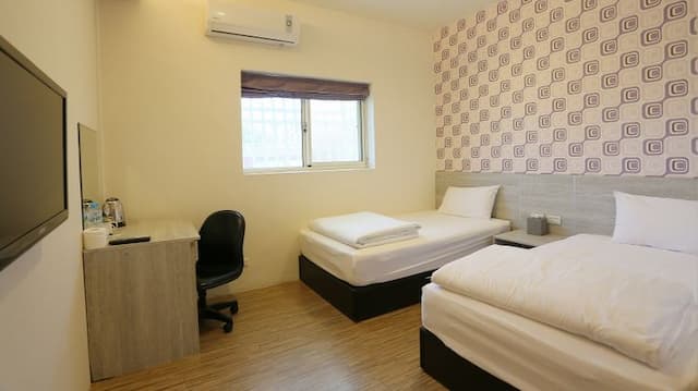 Oak Garden Hostel-Double room, two small beds-7
