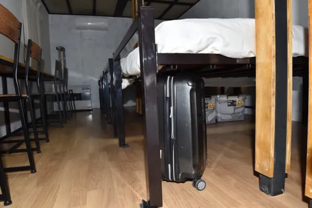 ベッドの下にスーツケースが入ります