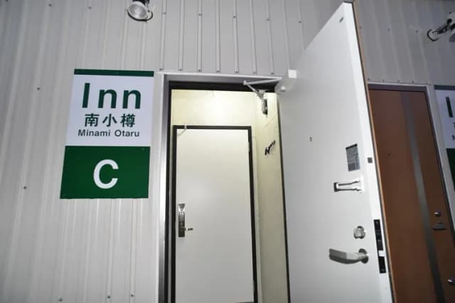 １枚目のドアは開いています