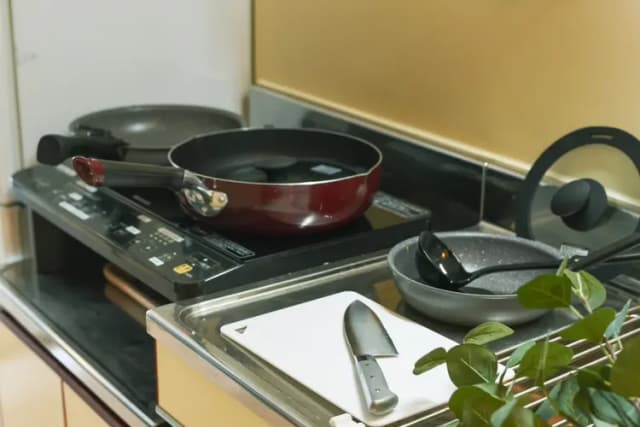 お料理好きな人にオススメ。鍋類３つありあます^^