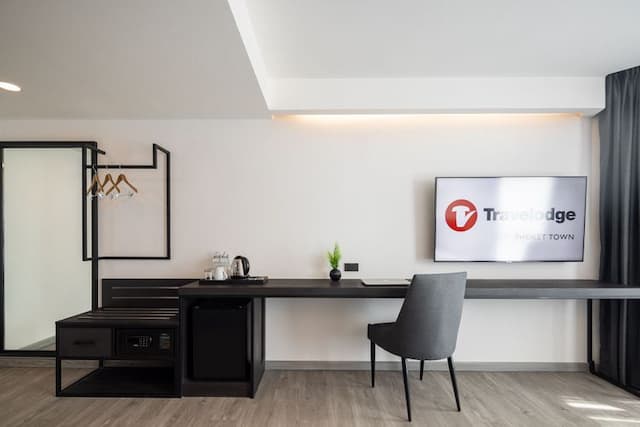 Travelodge Phuket Town-Deluxe (Room with breakfast)-5