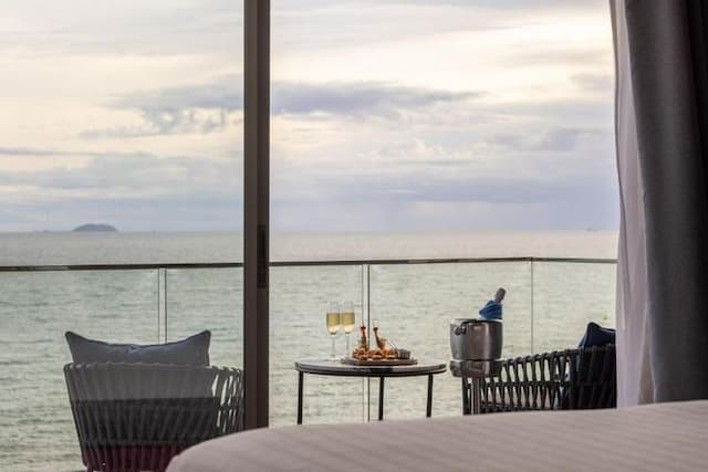 U Jomtien Pattaya-Deluxe Panoramic Seaview (Room with breakfast)-8