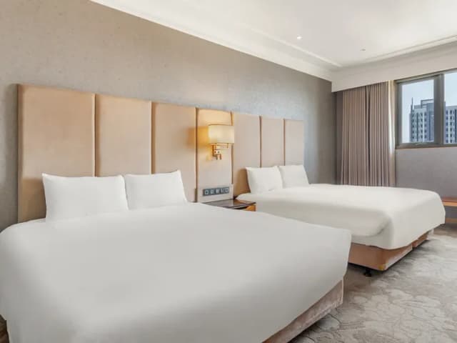 CHECK inn Select Tainan Yong Kang-Superior Quadruple Room-1
