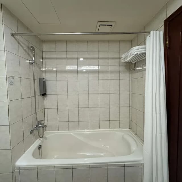 Xinshe Hotel｜Zhongli Branch-Standard Triple Room Without Window-7