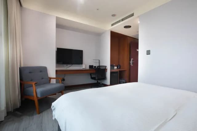 Xinshe Hotel｜Zhongli Branch-Deluxe Double Room with City View-4