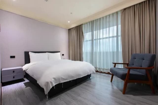 Xinshe Hotel｜Zhongli Branch-Deluxe Double Room with City View-1