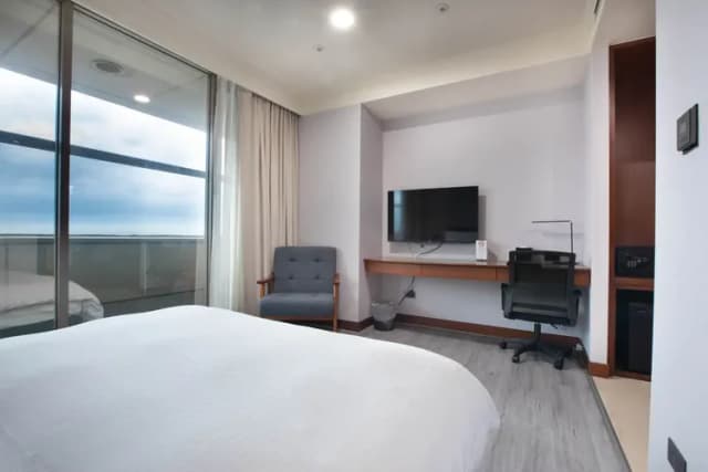 Xinshe Hotel｜Zhongli Branch-Deluxe Double Room with City View-3