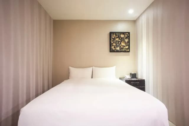 Xinshe Hotel｜Zhongli Branch-Standard Double Room without Window-8