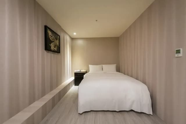 Xinshe Hotel｜Zhongli Branch-Standard Double Room without Window-5