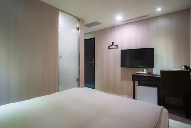 Xinshe Hotel｜Zhongli Branch-Standard Double Room without Window-9