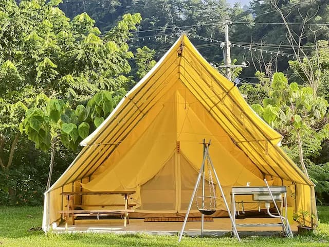 呆呆的家-免搭帳露營｜獨家6折起！六星級衛浴、附烤肉用具-【懶人露營C區】2~4人鐘型帳有冷氣(假日)(離道路10公尺)(依照不同人數計費)-3