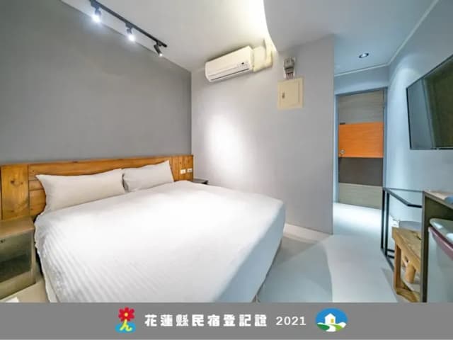 Champs Elysees B&B-Cozy Double Room-1