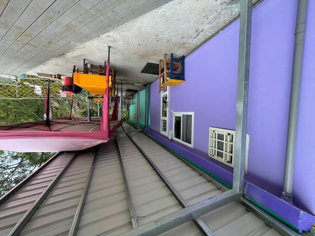 寢具/枕頭/棉被需自備，此區為全木棧板地，不可攜帶寵物、升營火、禁菸