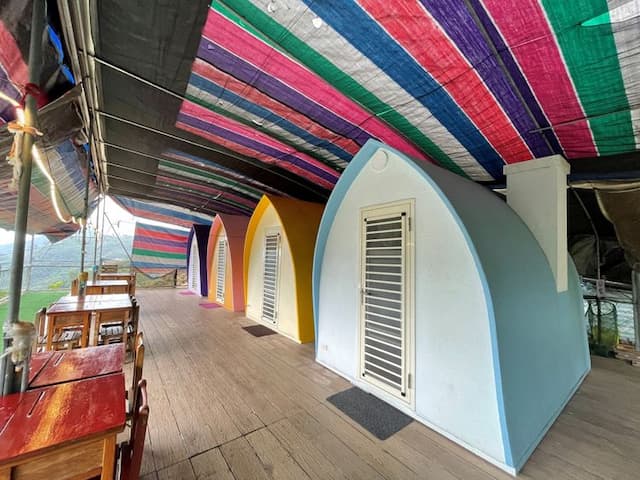 寢具/枕頭/棉被需自備，此區不可攜帶寵物、禁菸，木棧板區域不可升營火