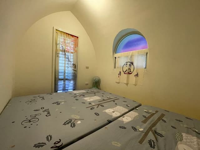 寢具/枕頭/棉被需自備，此區不可攜帶寵物、禁菸，木棧板區域不可升營火