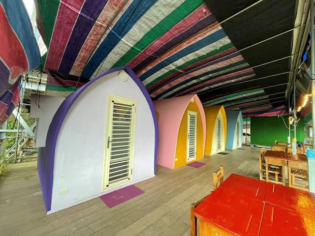 寢具/枕頭/棉被需自備，此區不可攜帶寵物、禁菸，木棧板區域不可升營火