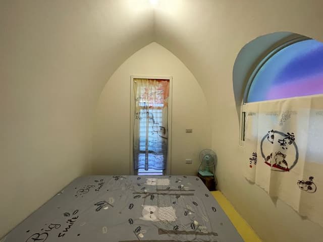 寢具/枕頭/棉被需自備，此區不可攜帶寵物、禁菸，木棧板區域不可升營火