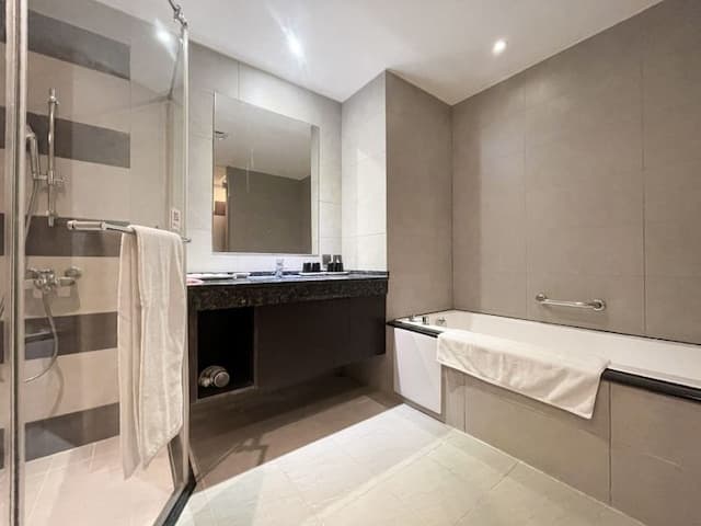 Guide Hotel Hsinchu Zhongyang-Superior Quuadruple Room-8