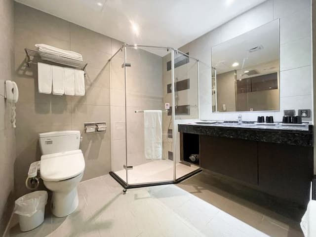 Guide Hotel Hsinchu Zhongyang-Superior Quuadruple Room-7